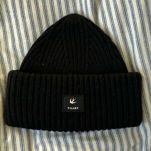 Black merino Alpine beanie by Tilley